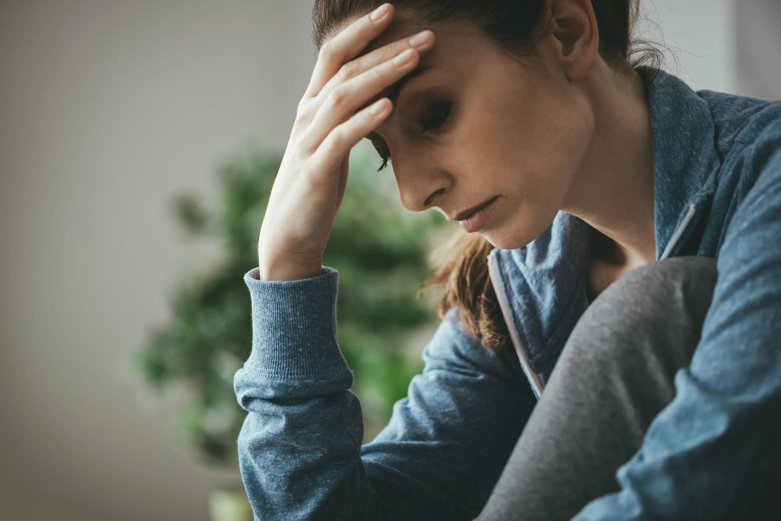 Woman looking depressed and overwhelmed, representing depression and anxiety therapy offered by Calgary psychologists.